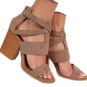 Hinge size 7.5 taupe leather zipper back 4” heeled sandals.